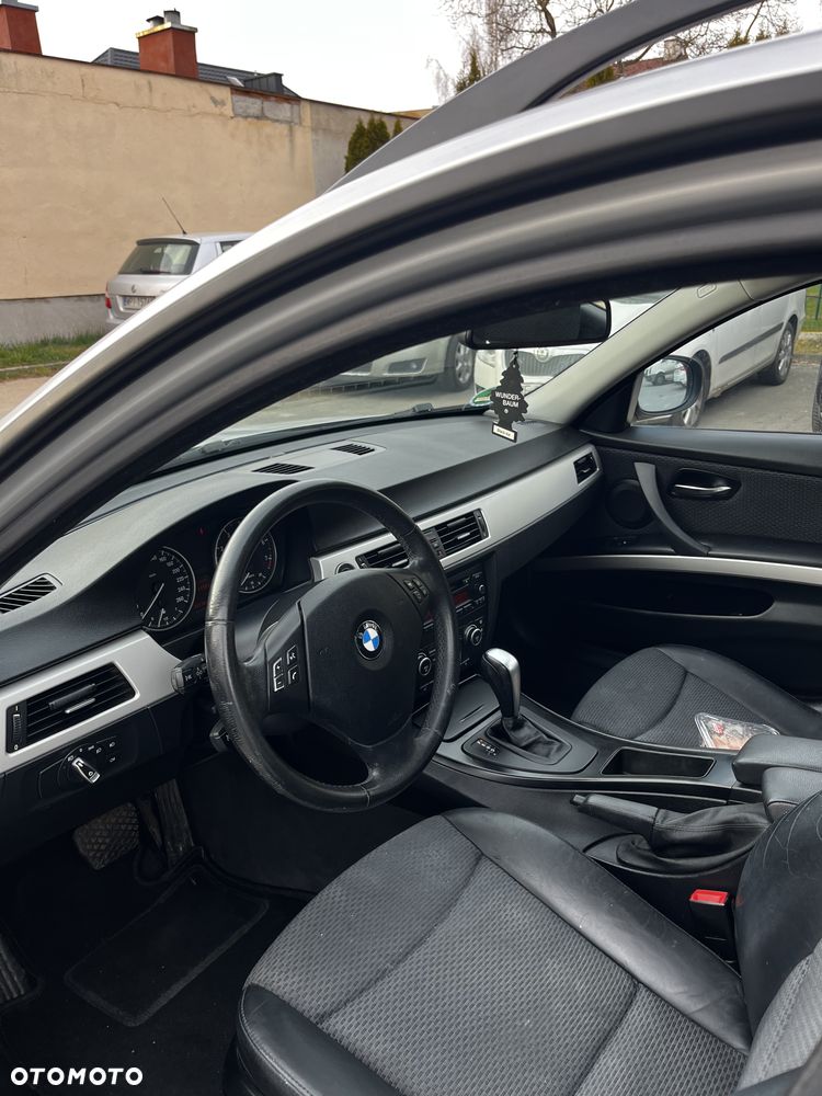 BMW Seria 3 320i - 9