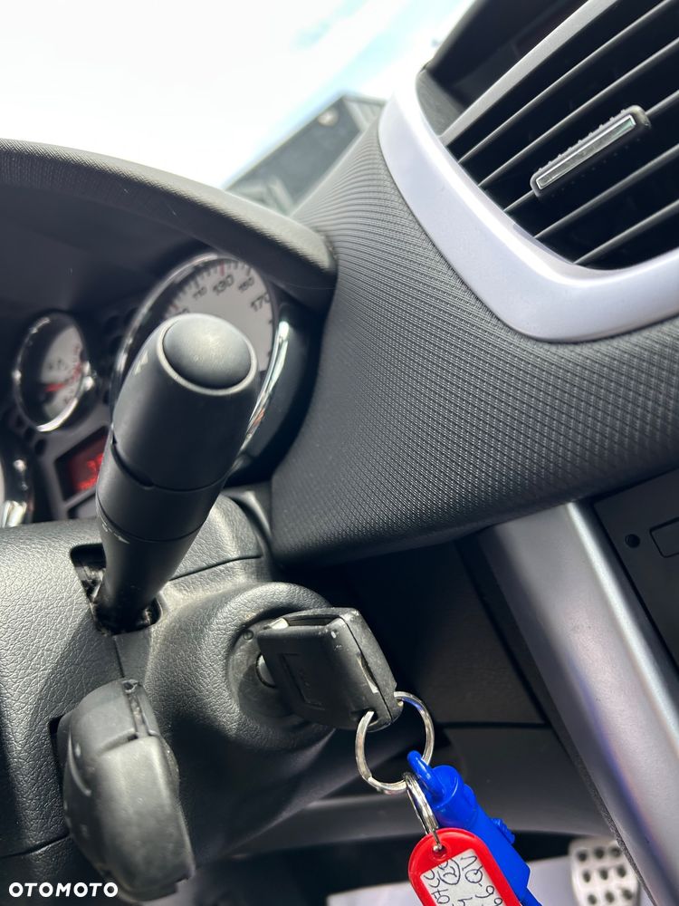 Peugeot 207 - 30