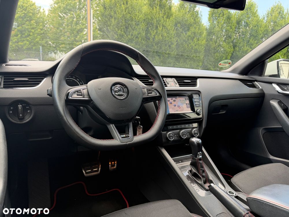 Skoda Octavia 2.0 TDI DPF DSG RS - 25