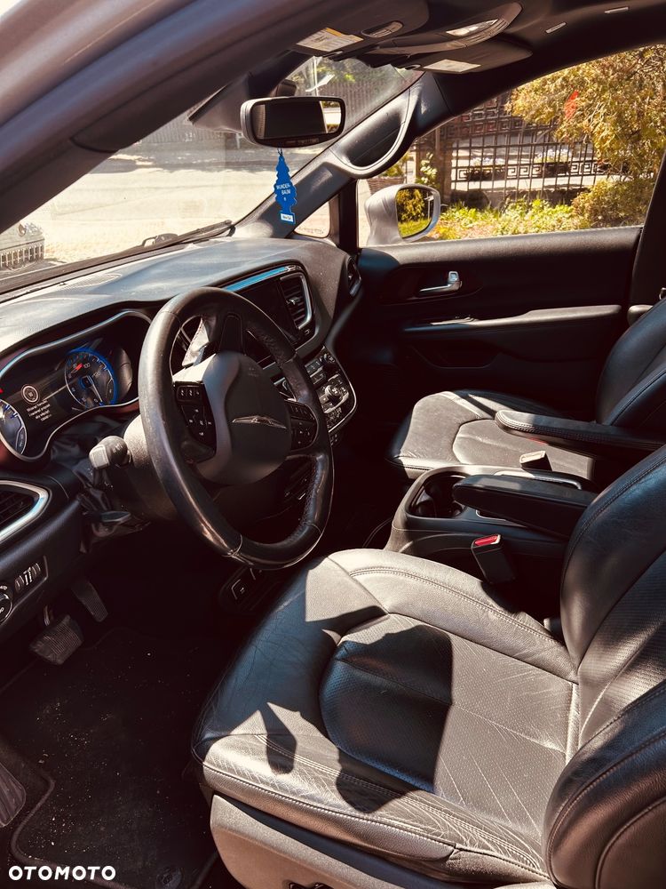Chrysler Pacifica - 9