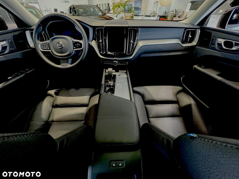Volvo XC 60 B5 B AWD Plus Dark - 21