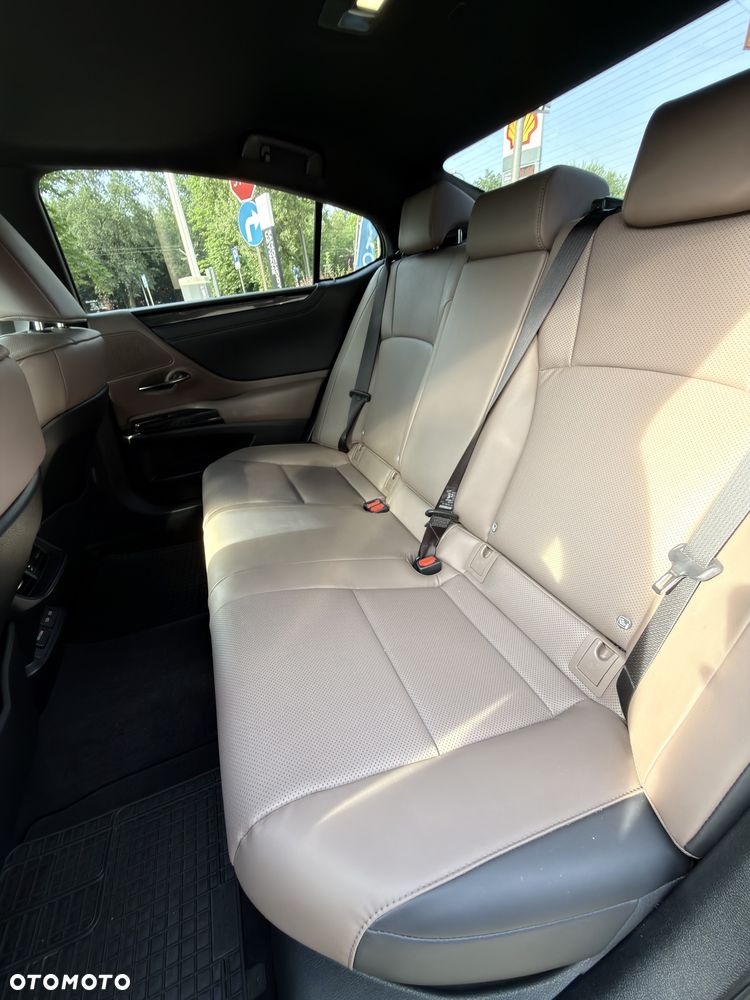 Lexus ES 300h Business Edition - 7