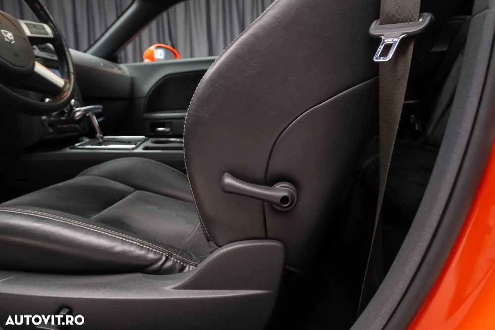 Dodge Challenger - 33