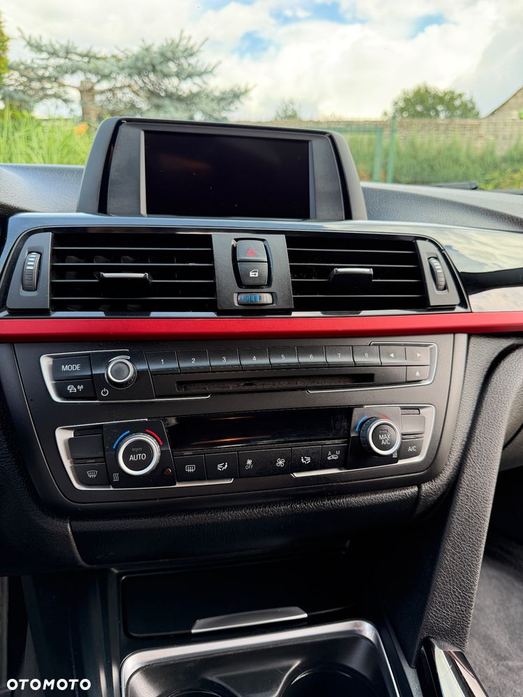 BMW Seria 3 318d Sport Line - 15
