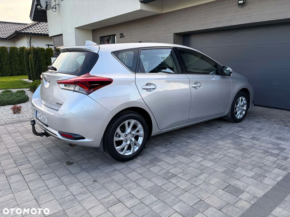 Toyota Auris 1.6 Premium - 3