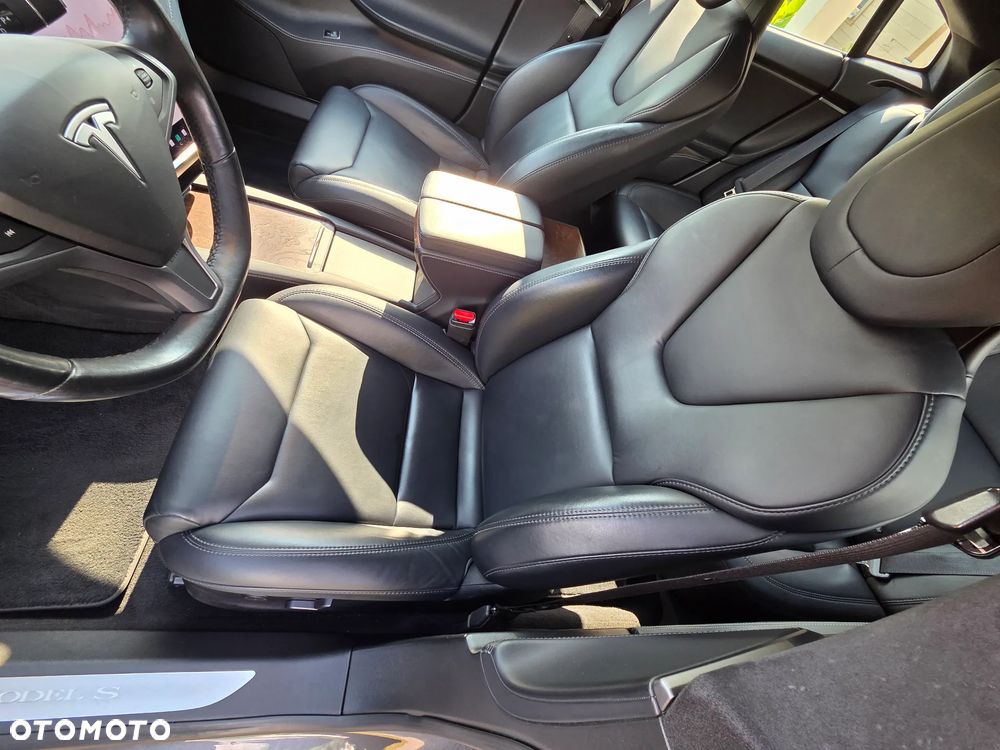 Tesla Model S - 12