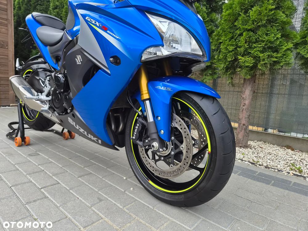 Suzuki GSX - 13