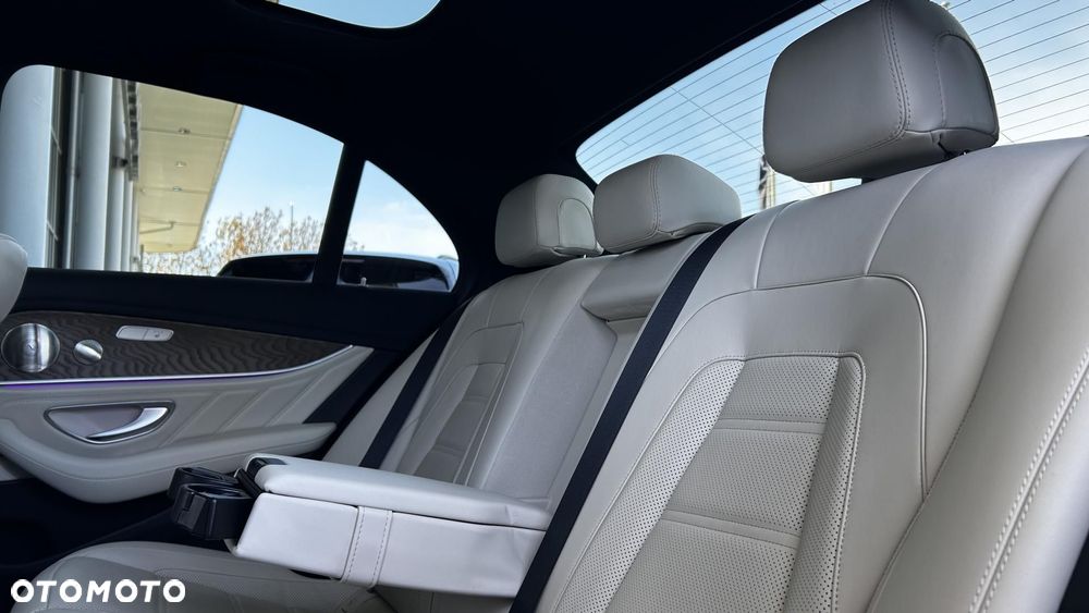Mercedes-Benz Klasa E AMG 53 4-Matic+ - 28