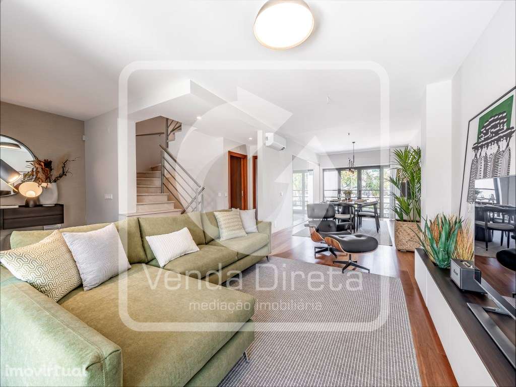 Moradia de luxo V4 com ROOFTOP, jardim e Churrasqueira, em Alcochete. - Grande imagem: 2/35