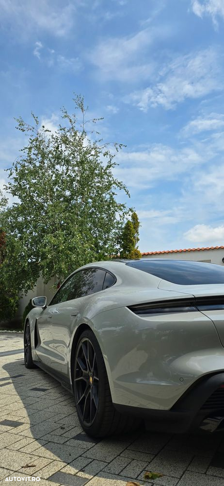 Porsche Taycan - 11
