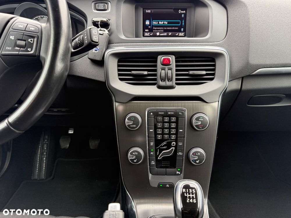 Volvo V40 T2 Momentum - 18