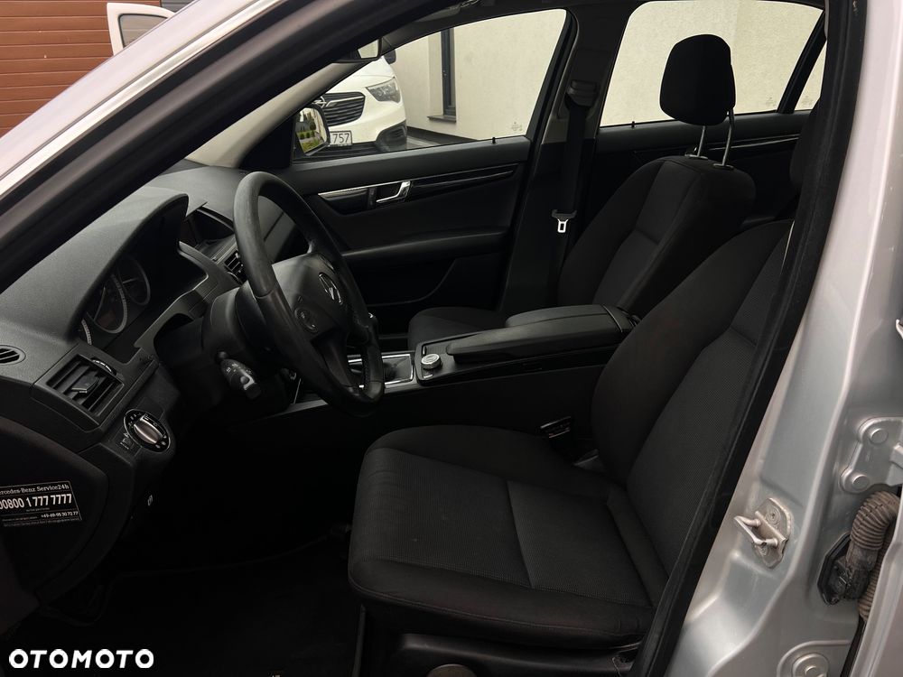 Mercedes-Benz Klasa C 220 CDI Classic - 12