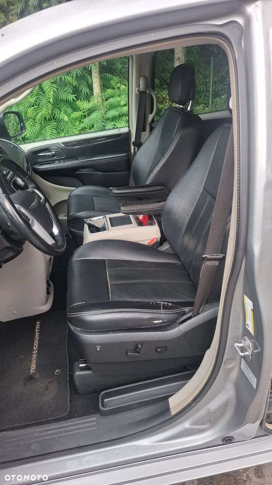 Chrysler Town & Country 3.6 Touring - 14
