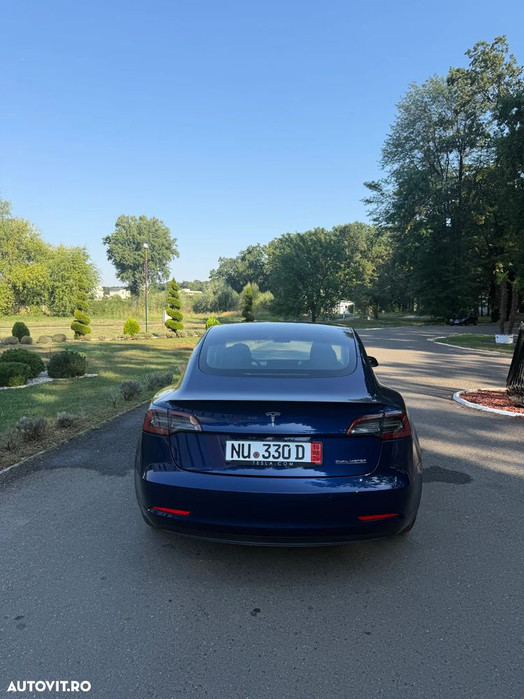 Tesla Model 3 - 4