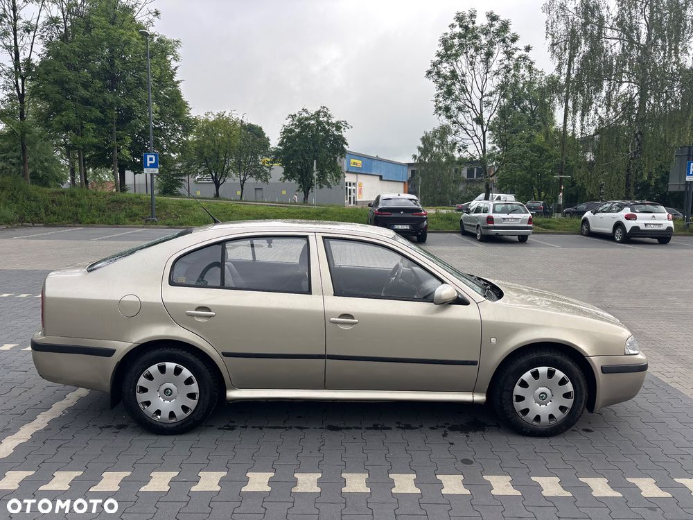 Skoda Octavia 1.6 Tour Plus - 11