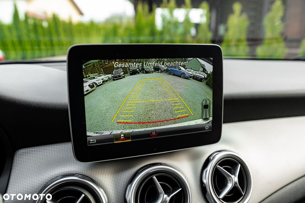 Mercedes-Benz GLA 200 7G-DCT - 35