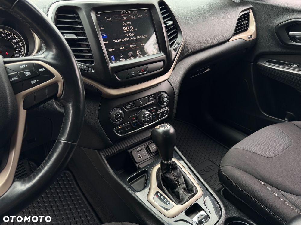 Jeep Cherokee - 33