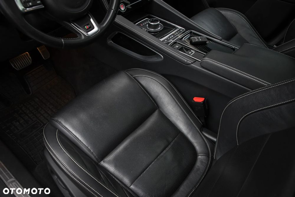 Jaguar F-Pace 3.0 TDV6 AWD S - 36