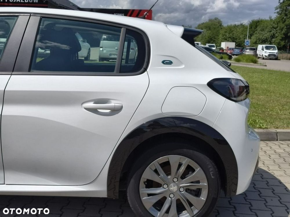 Peugeot 208 - 23