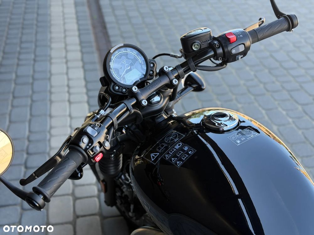 Triumph Bonneville Bobber - 9