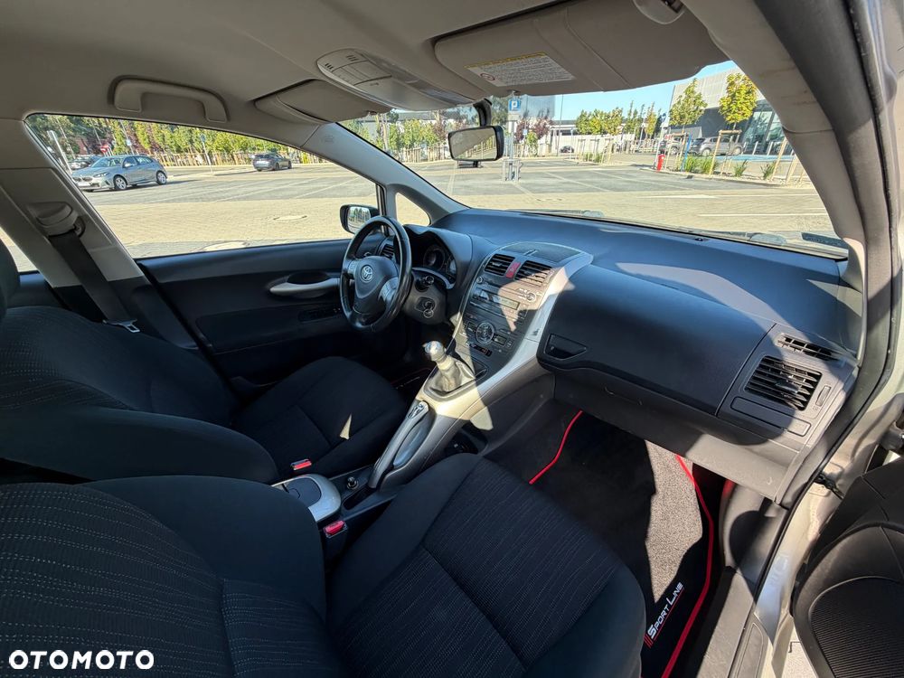 Toyota Auris 1.6 VVT-i Executive - 25