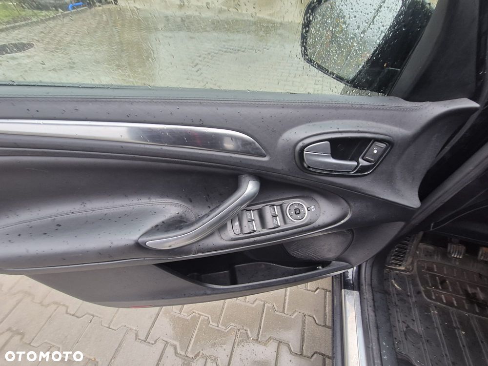 Ford S-Max - 12