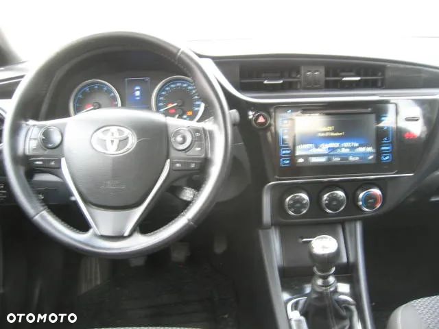 Toyota Auris 1.6 Premium - 12