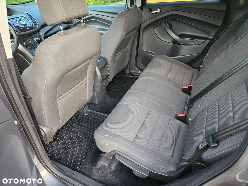 Ford Kuga 2.0 TDCi 2x4 Titanium - 16