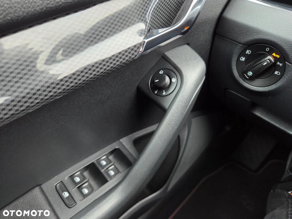 Skoda Octavia 2.0 TDI DSG RS - 24