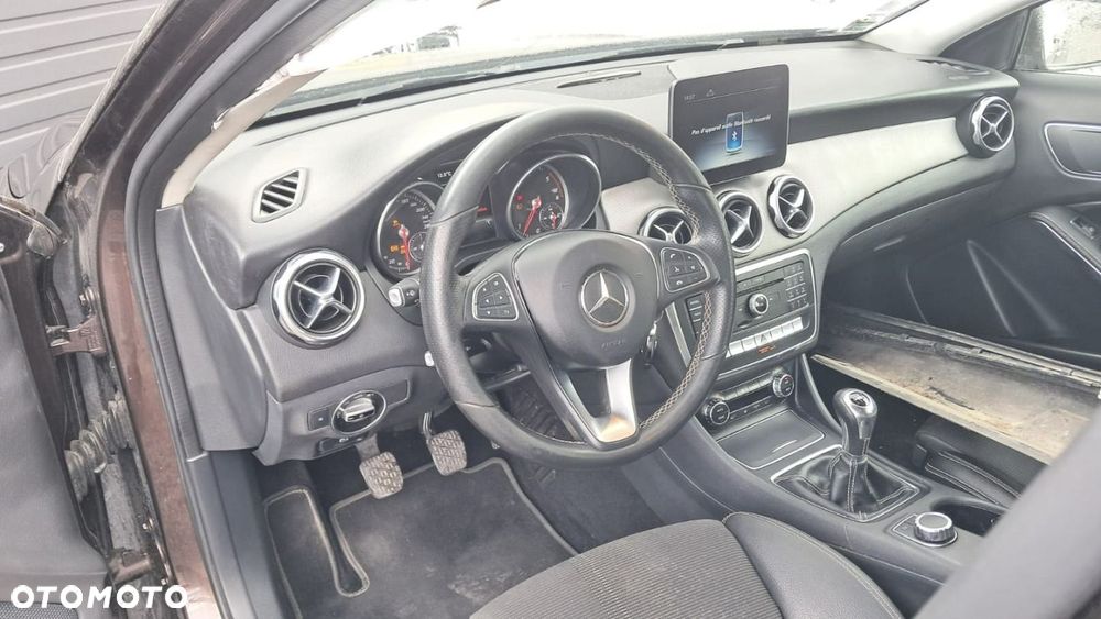 Mercedes-Benz GLA - 8