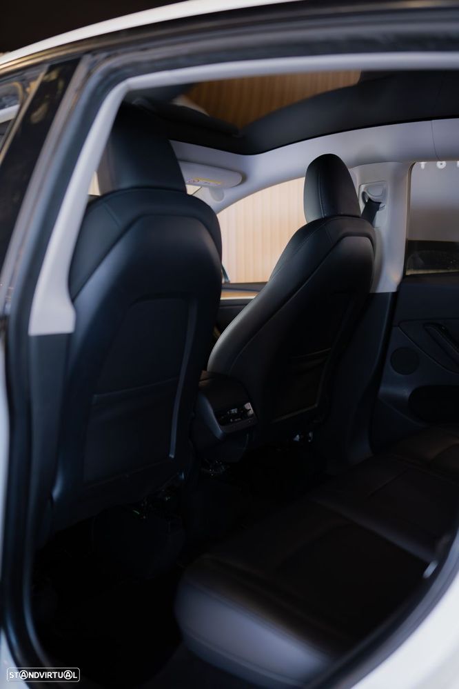 Tesla Model Y Long Range Dual Motor AWD - 21