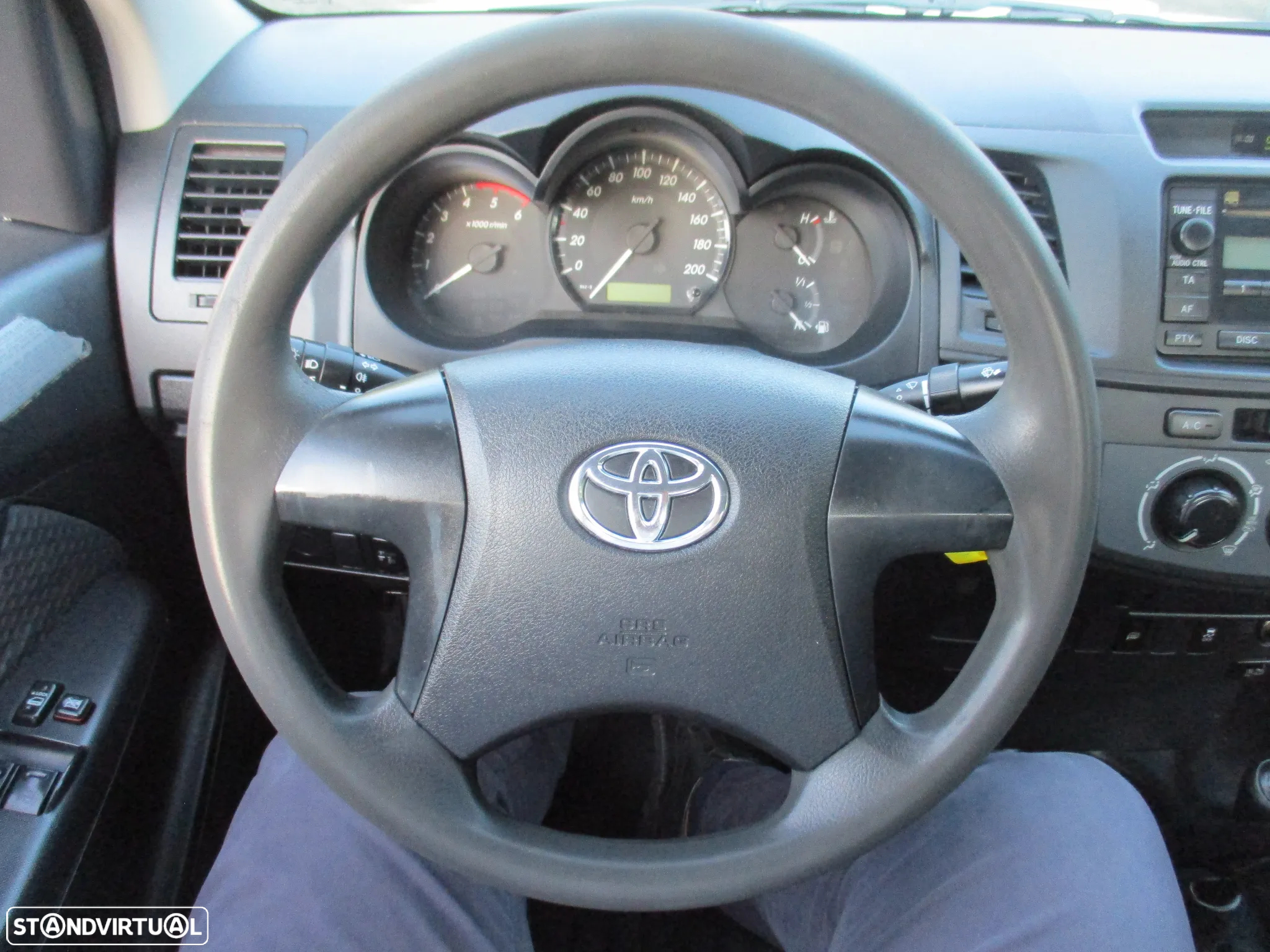 Toyota HILUX - 15