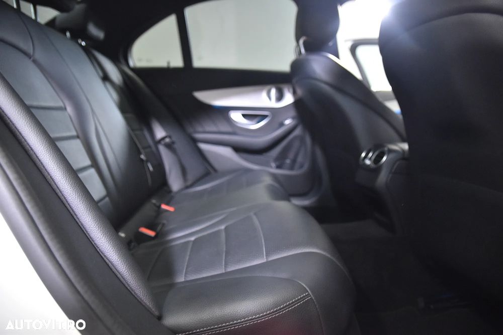 Mercedes-Benz C 400 4MATIC 9G-TRONIC AMG Line - 12