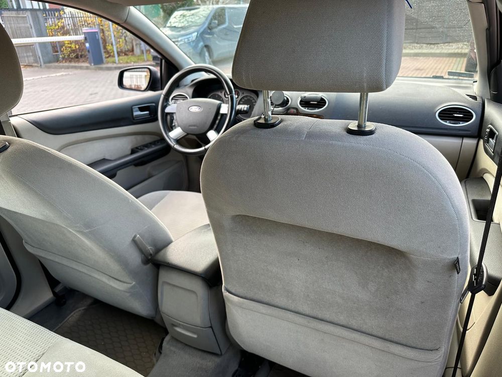 Ford Focus 1.6 TDCi Ghia - 8