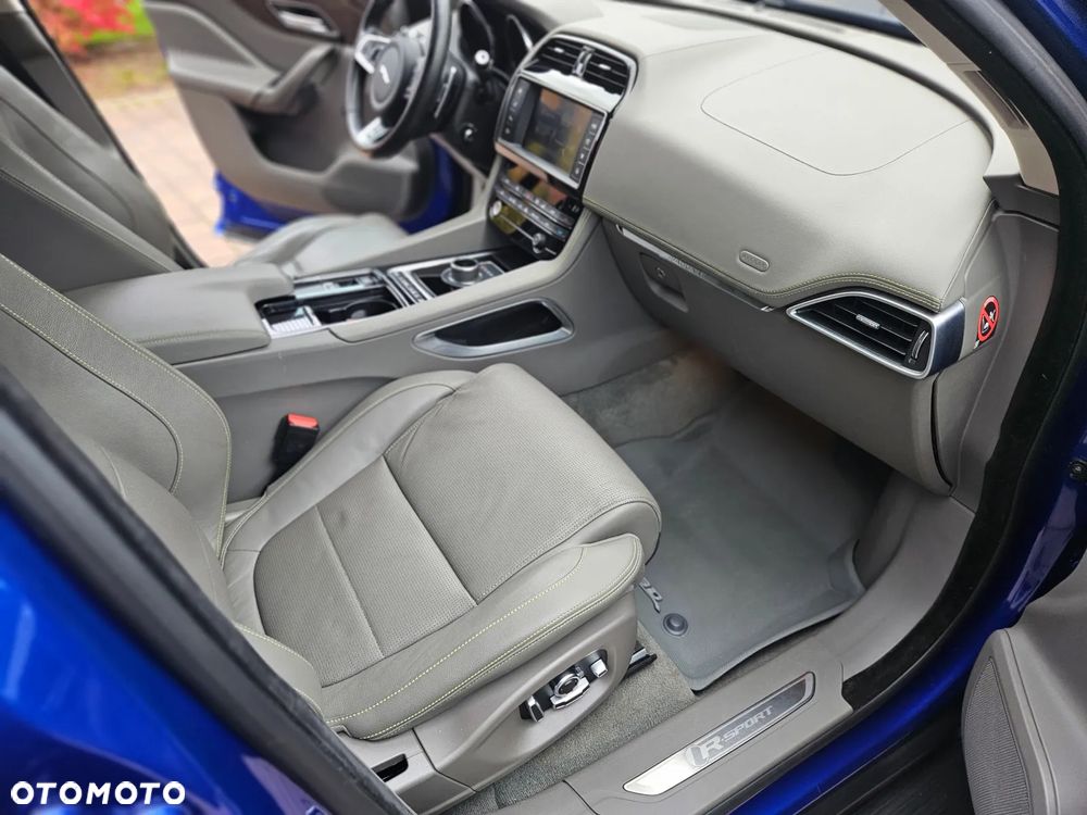 Jaguar F-Pace 2.0 i4P AWD R-Sport - 30
