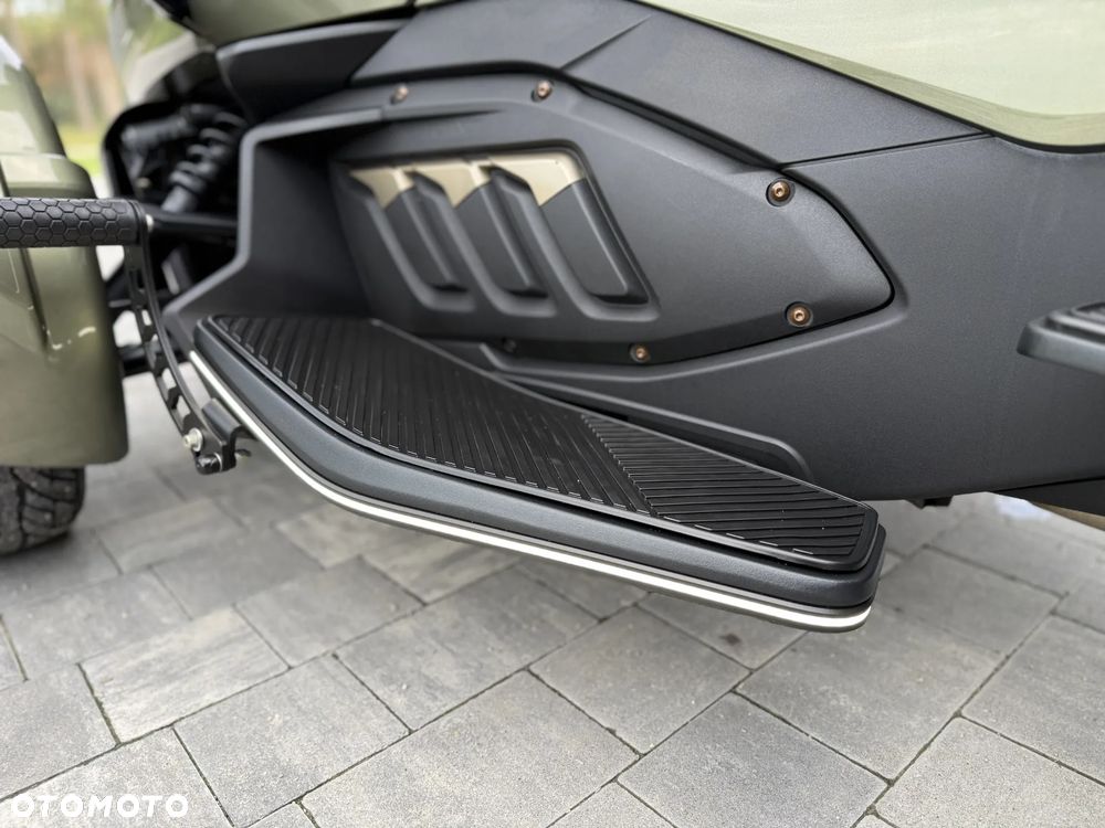 Can-Am Spyder - 33