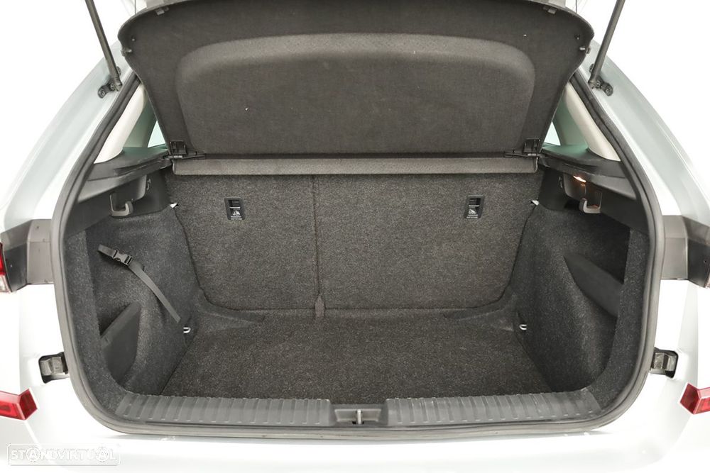 Skoda Kamiq 1.0 TSI DSG — fotografia 23