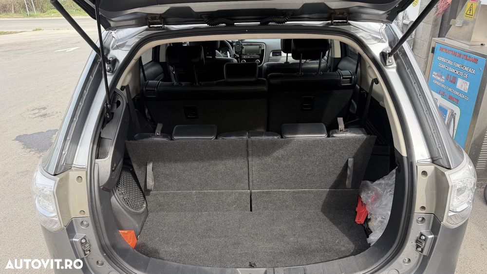 Mitsubishi Outlander 2.2L DI-D 6AT 4WD Intense+ A04 - 17