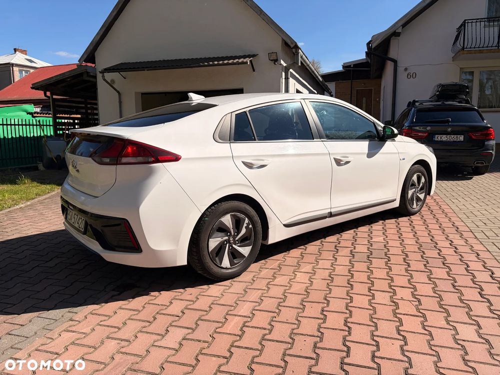 Hyundai IONIQ Hybrid Business - 3