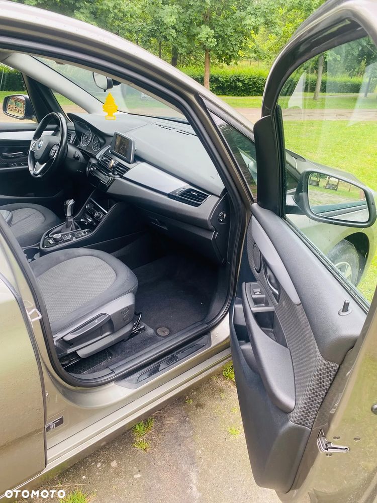 BMW Seria 2 218d - 12