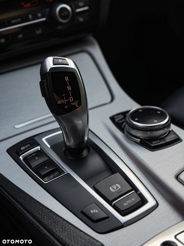 BMW Seria 5 520d xDrive - 13