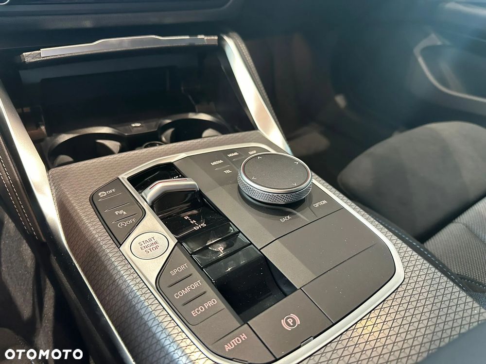 BMW Seria 3 330i xDrive M Sport - 22