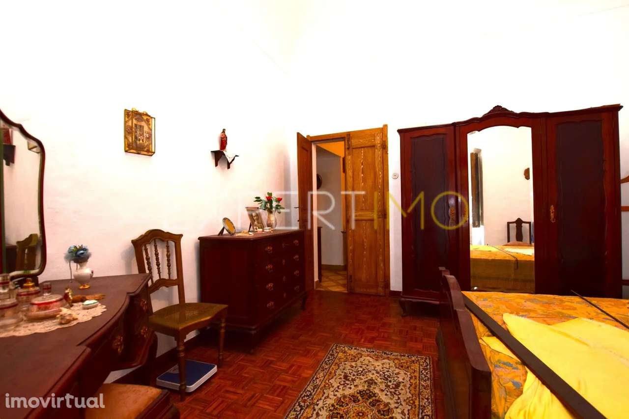 Prédio com 313,20 m2 em Gaveto, na Rua Principal da Vila de Redondo - Grande imagem: 4/25