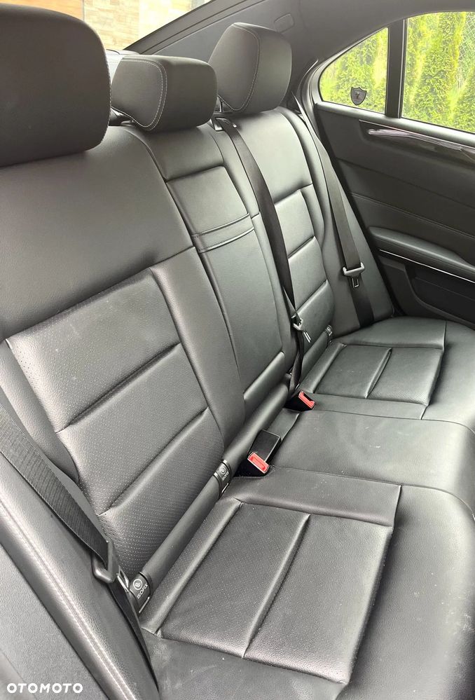Mercedes-Benz Klasa E 350 4Matic 7G-TRONIC - 23