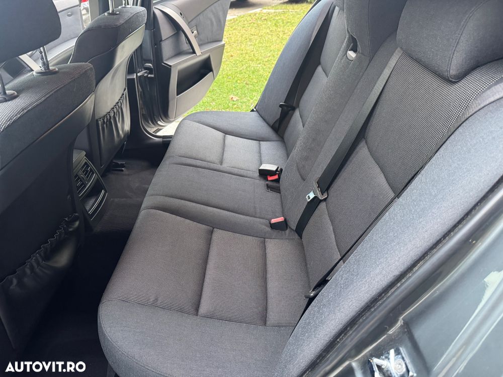 BMW Seria 5 525d Touring Aut. - 6