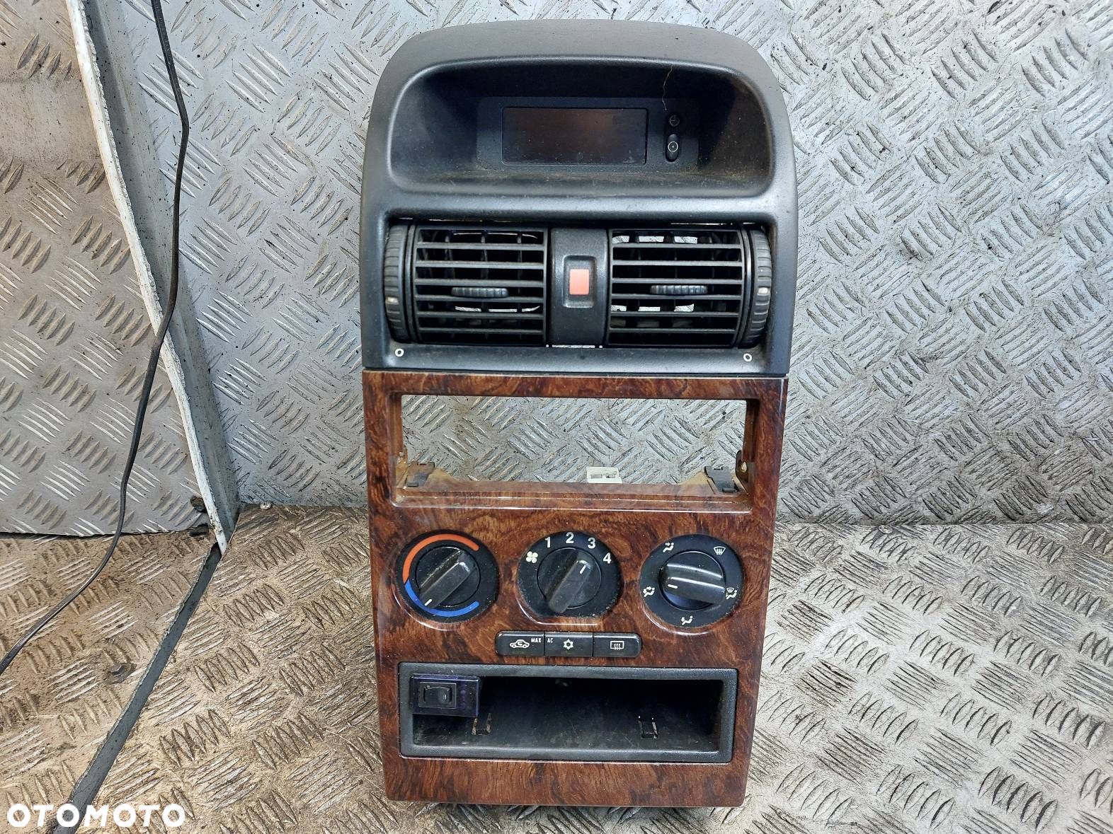 RAMKA KONSOLI ŚRODKOWA OPEL ASTRA G II 90589613 90559839 09133266 - 1