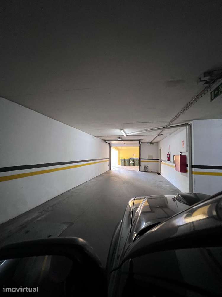 Estacionamento em Garagem para arrendamento em Telheiras - Grande imagem: 3/5