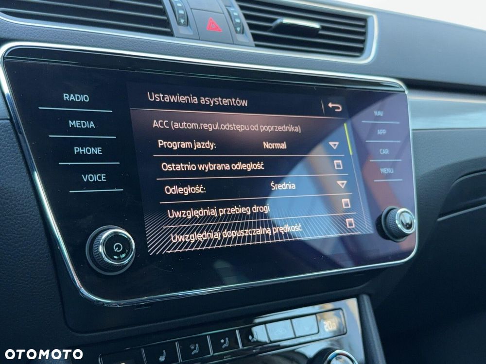 Skoda Superb 2.0 TSI Style DSG - 32