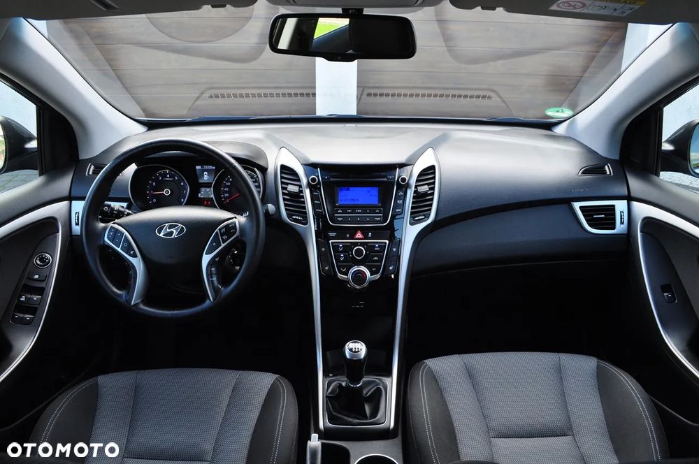 Hyundai i30 blue 1.4 - 10