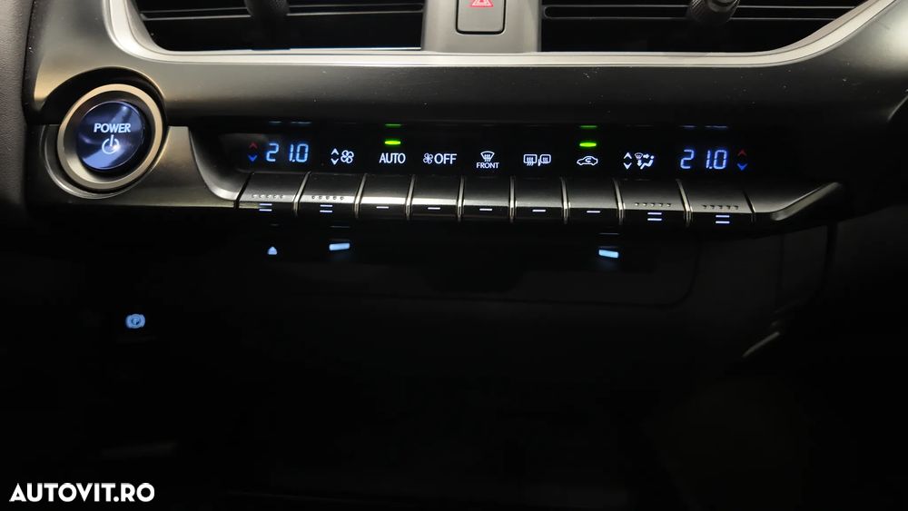 Lexus UX 250h - 27